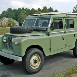 Mobil Off-road Legendaris Sepanjang Masa Thumbnail