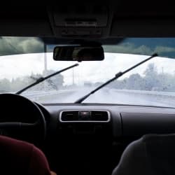 Kaca Mobil Selalu Terang Berkat Water Repellent Thumbnail